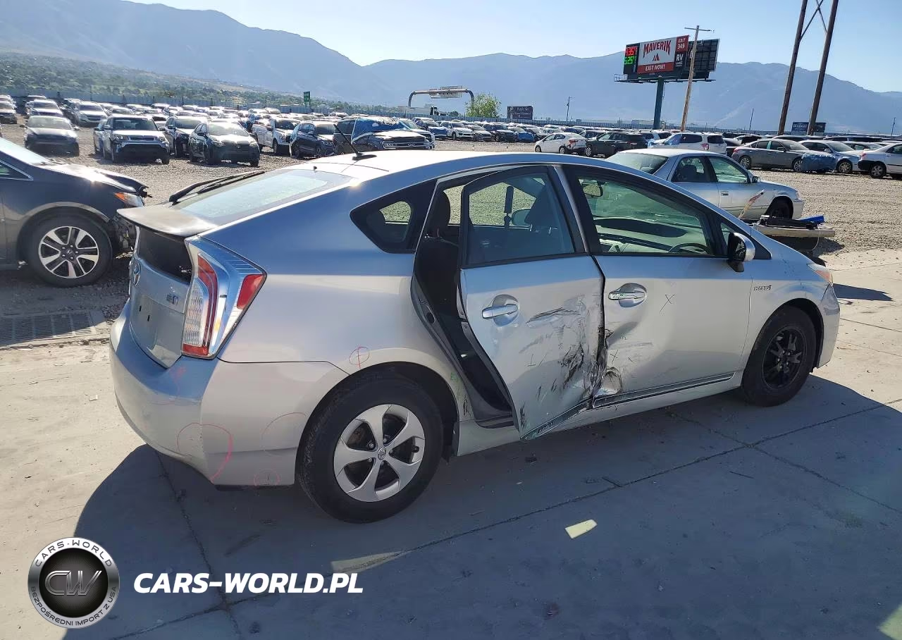 2015 Toyota Prius Three VIN:JTDKN3DU0F0413862 - 3