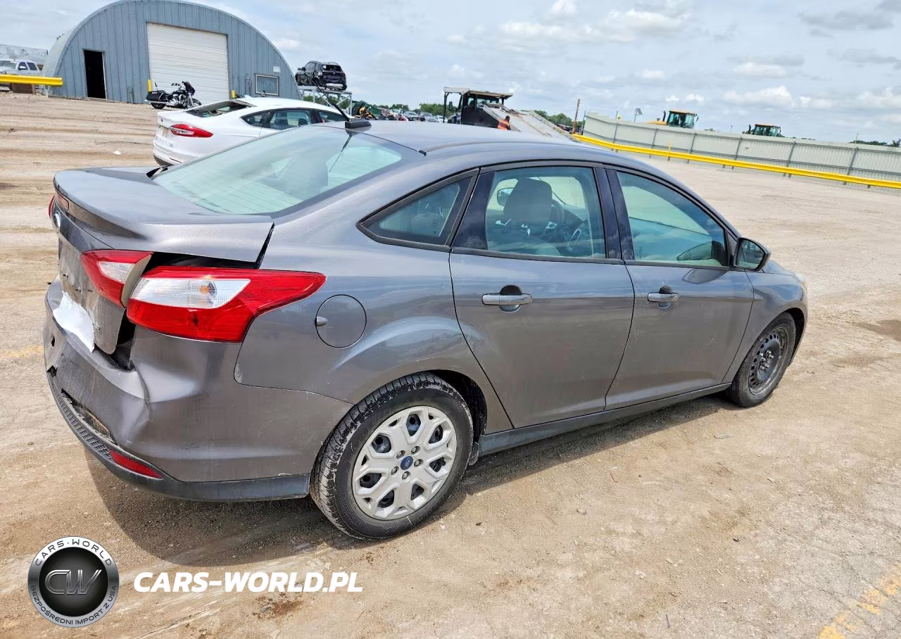 2012 Ford Focus Se VIN:1FAHP3F23CL313254 - 3