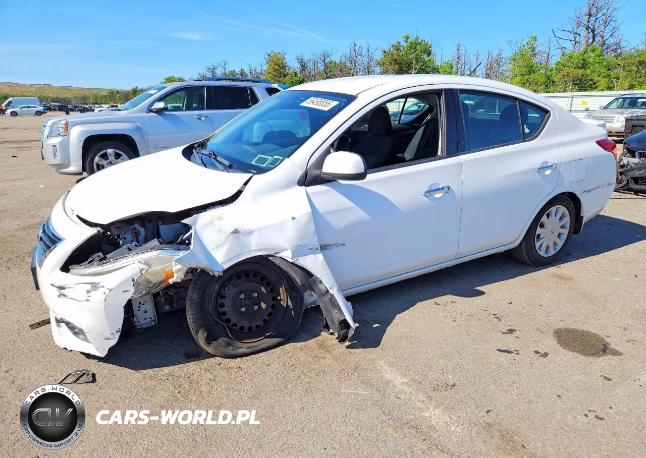 2014 Nissan Versa 1.6 S – zdjęcie 1 z 12