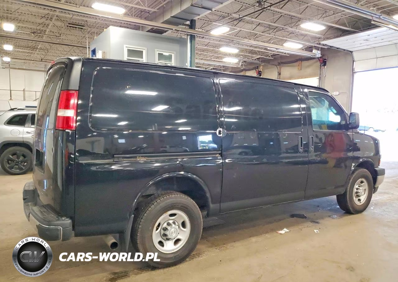 2018 Chevrolet Express G2500 VIN:1GCWGAFP7J1186065 - 3