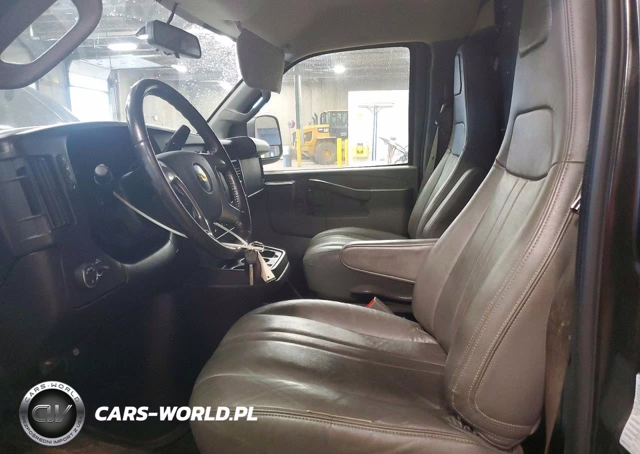 2018 Chevrolet Express G2500 VIN:1GCWGAFP7J1186065 - 7