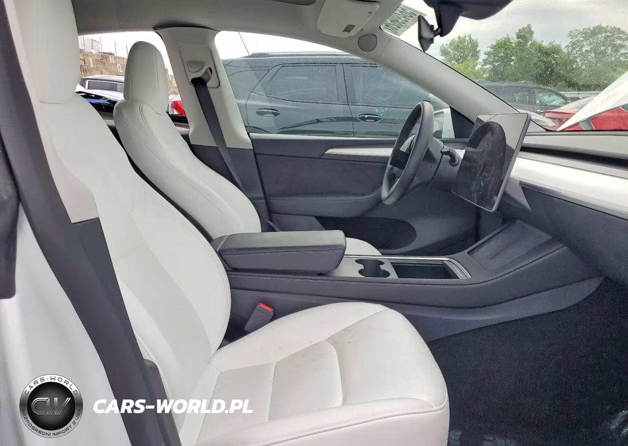 2024 Tesla Model Y VIN:7SAYGDEE1RF209324 - 7