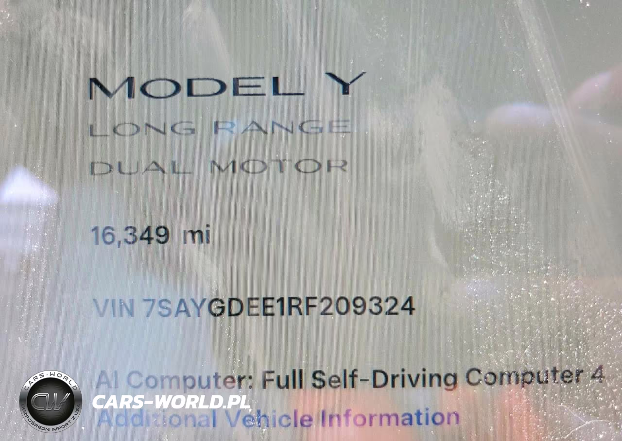 2024 Tesla Model Y VIN:7SAYGDEE1RF209324 - 9