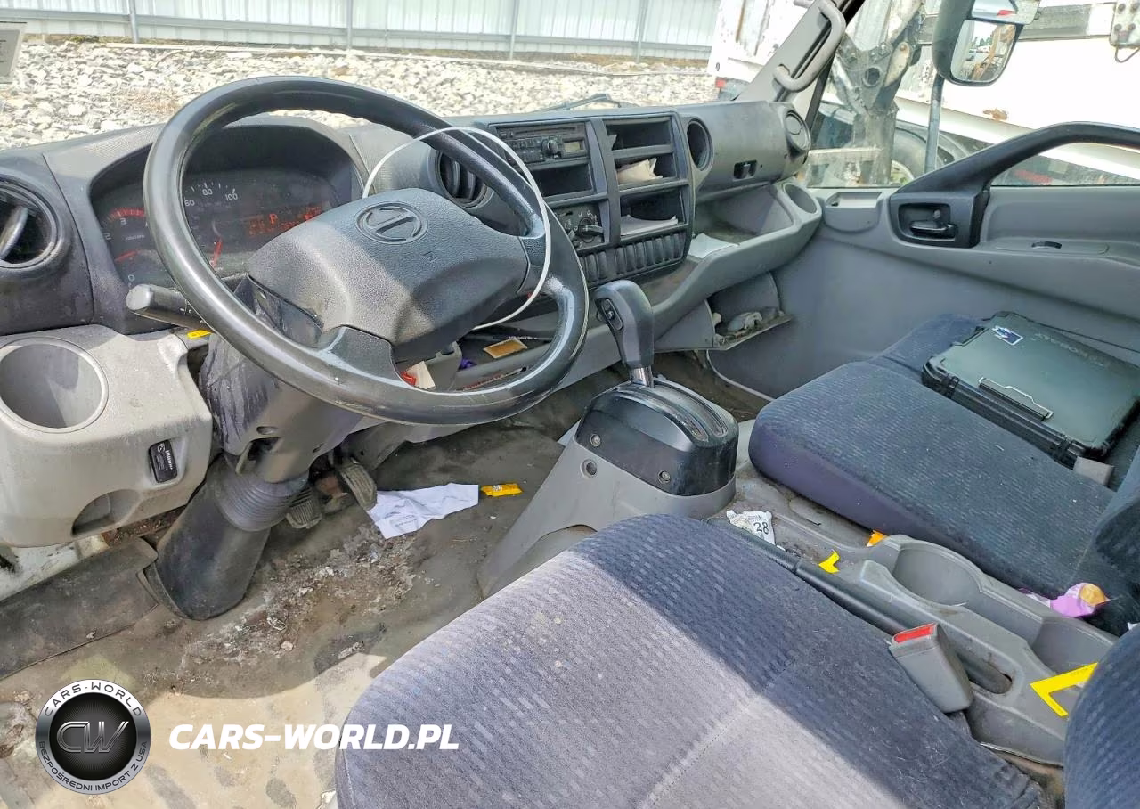 2016 Hino 155 Box Truck VIN:JHHXDM1H3GK003968 - 8