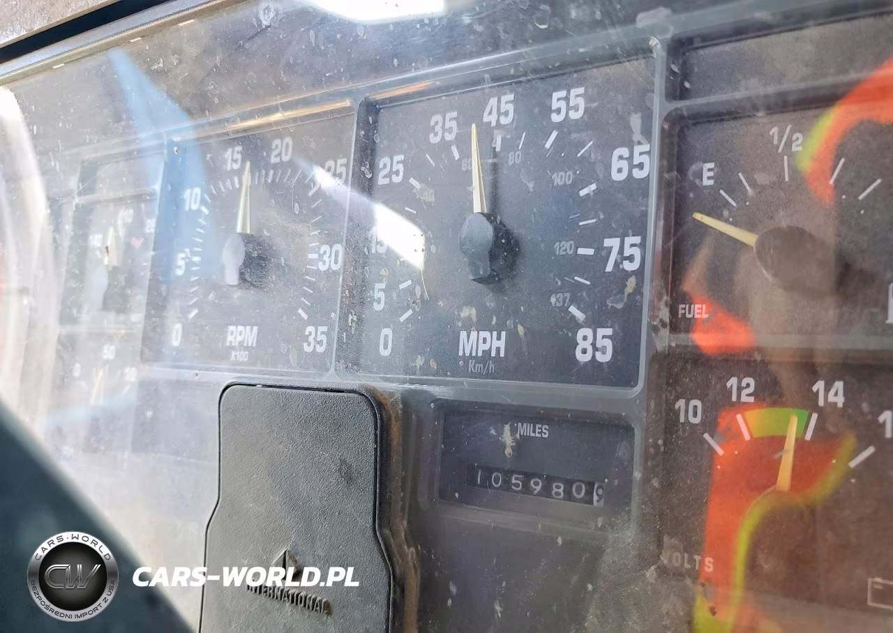 2001 International 4900 Refuse Truck VIN:1HSSDAANX1H324127 - 9