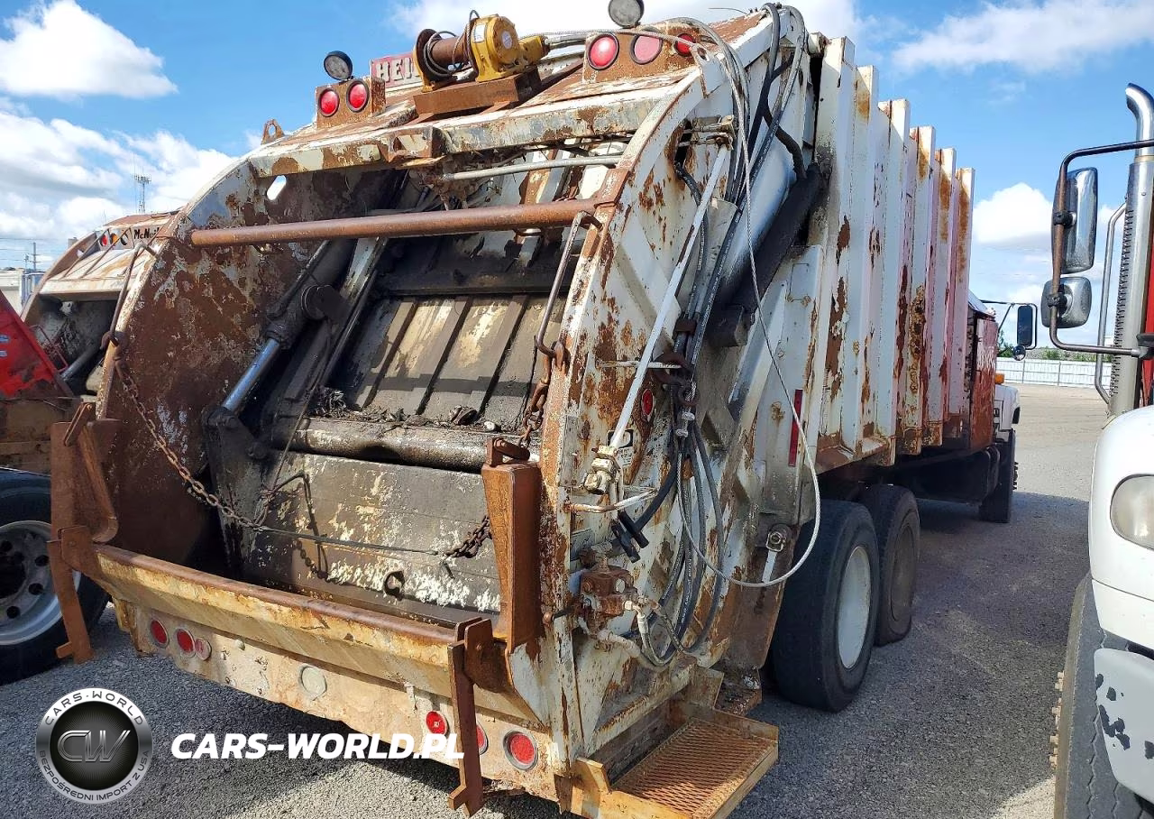 2000 Chevrolet C7 Refuse Truck VIN:1GBT7H4C8YJ502762 - 4