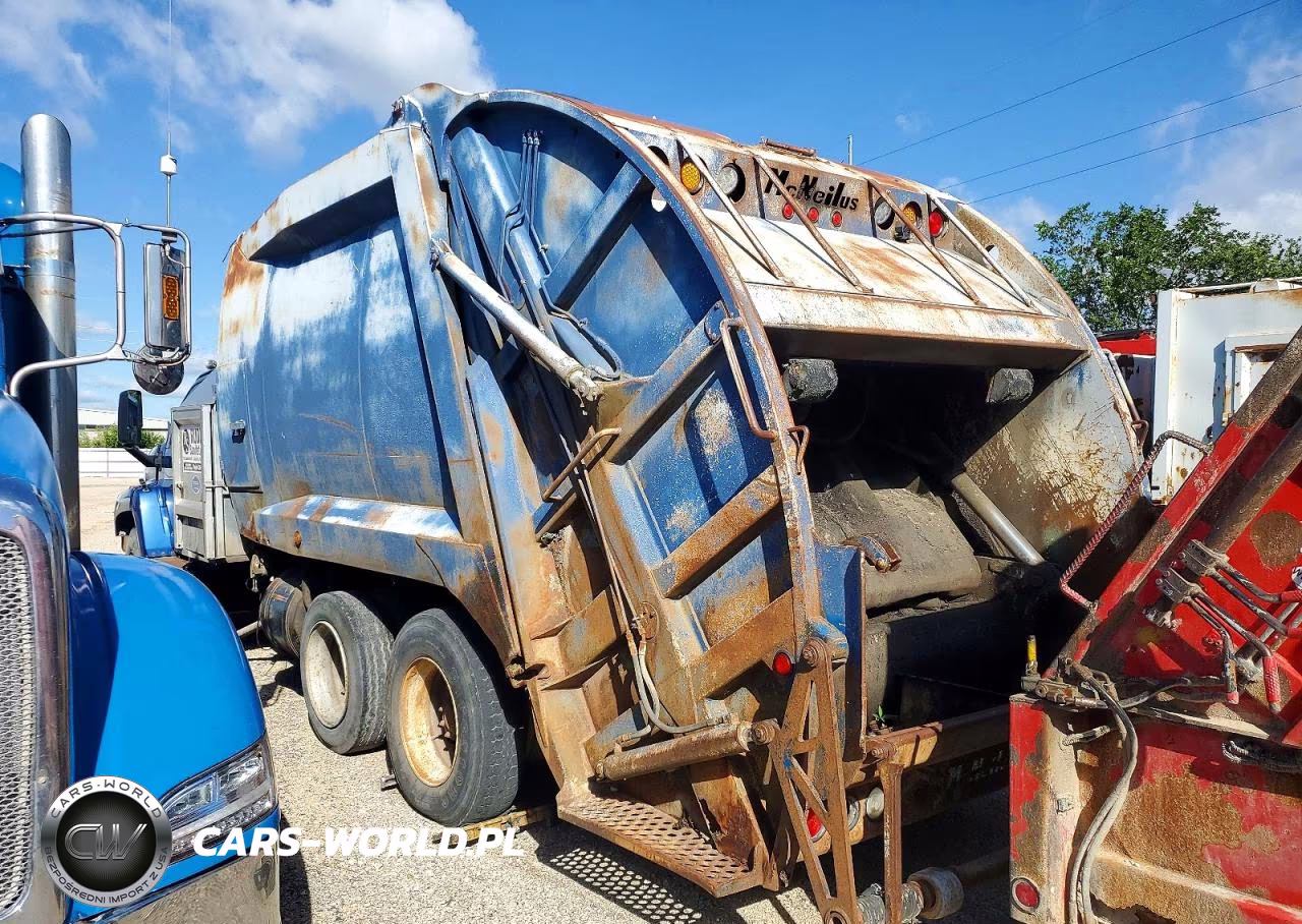 2004 Chevrolet C8500 Refuse Truck VIN:1GBP8C1CX4F504824 - 3