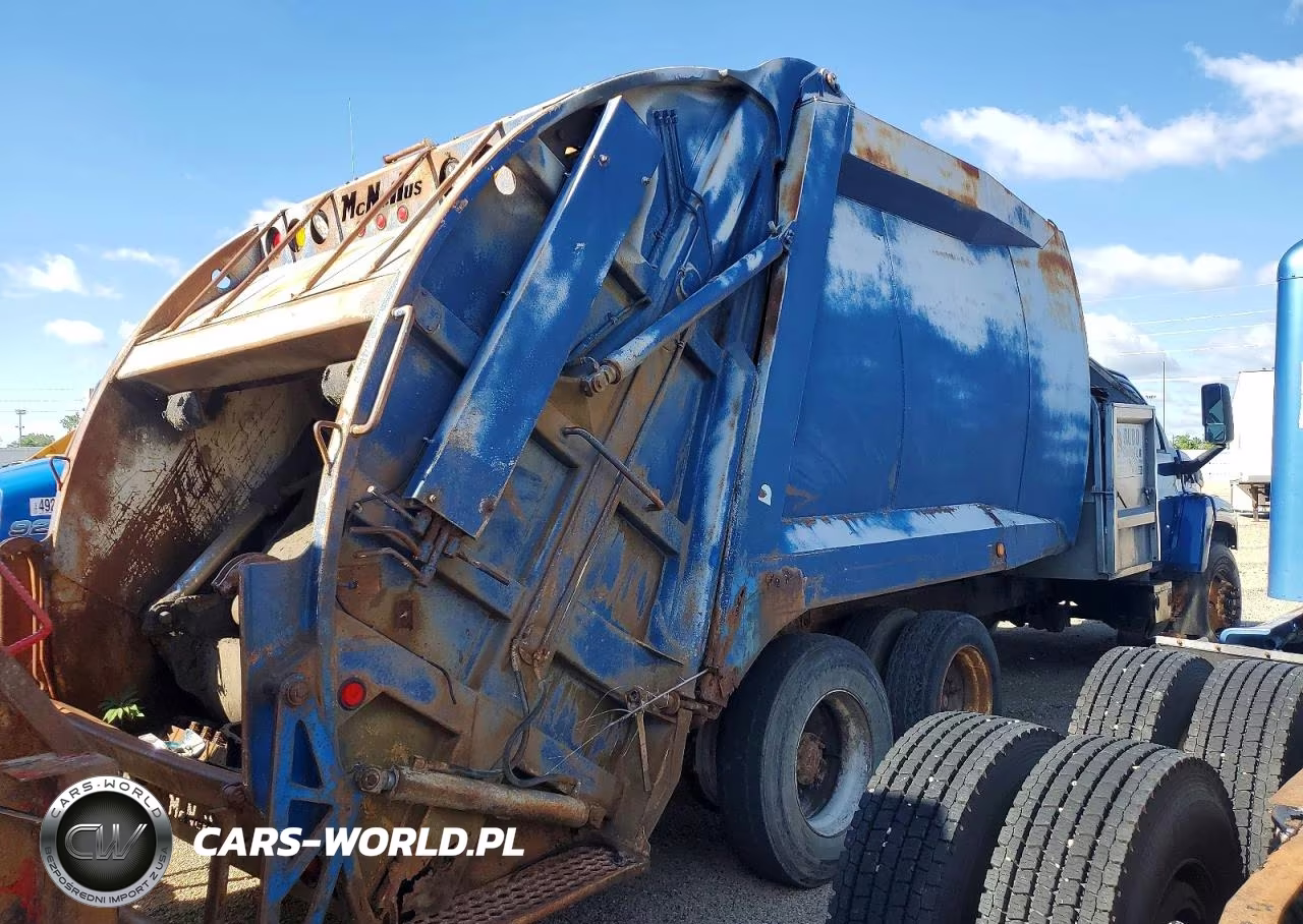 2004 Chevrolet C8500 Refuse Truck VIN:1GBP8C1CX4F504824 - 4