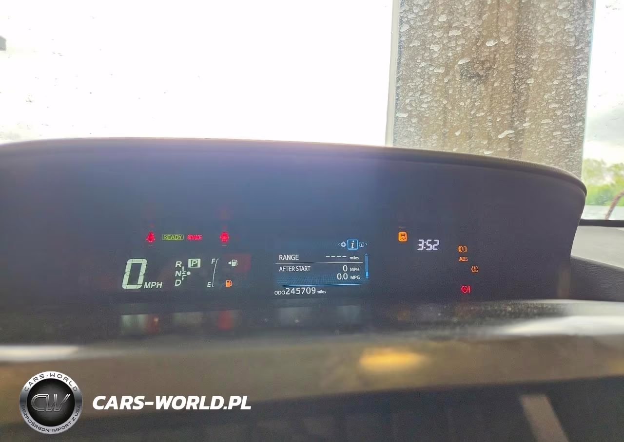 2017 Toyota Prius V Three VIN:JTDZN3EU1HJ066665 - 9