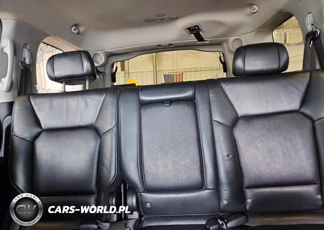 2011 Honda Pilot Touring VIN:5FNYF4H95BB037366 - 10