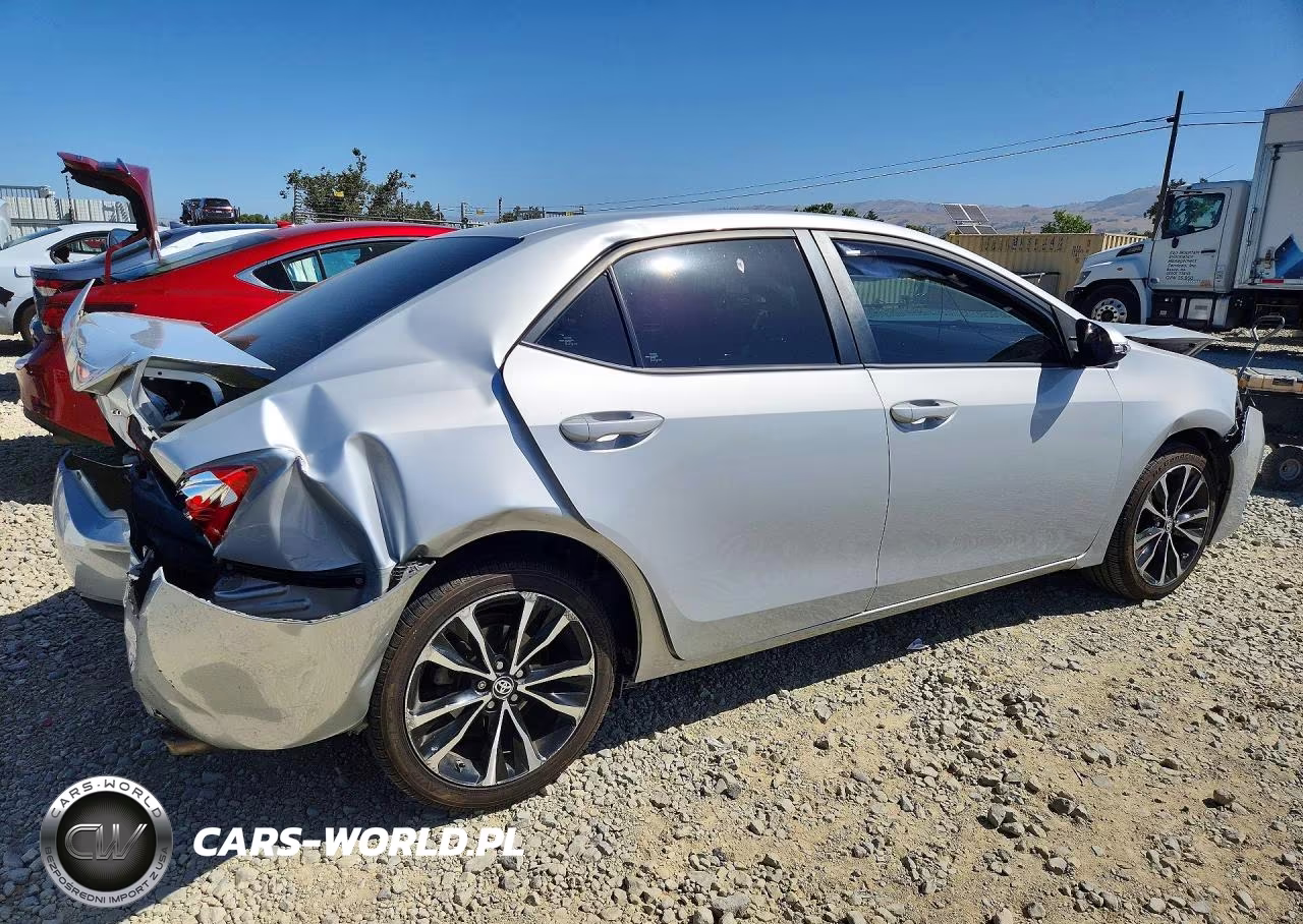 2019 Toyota Corolla Se VIN:2T1BURHE3KC190340 - 3