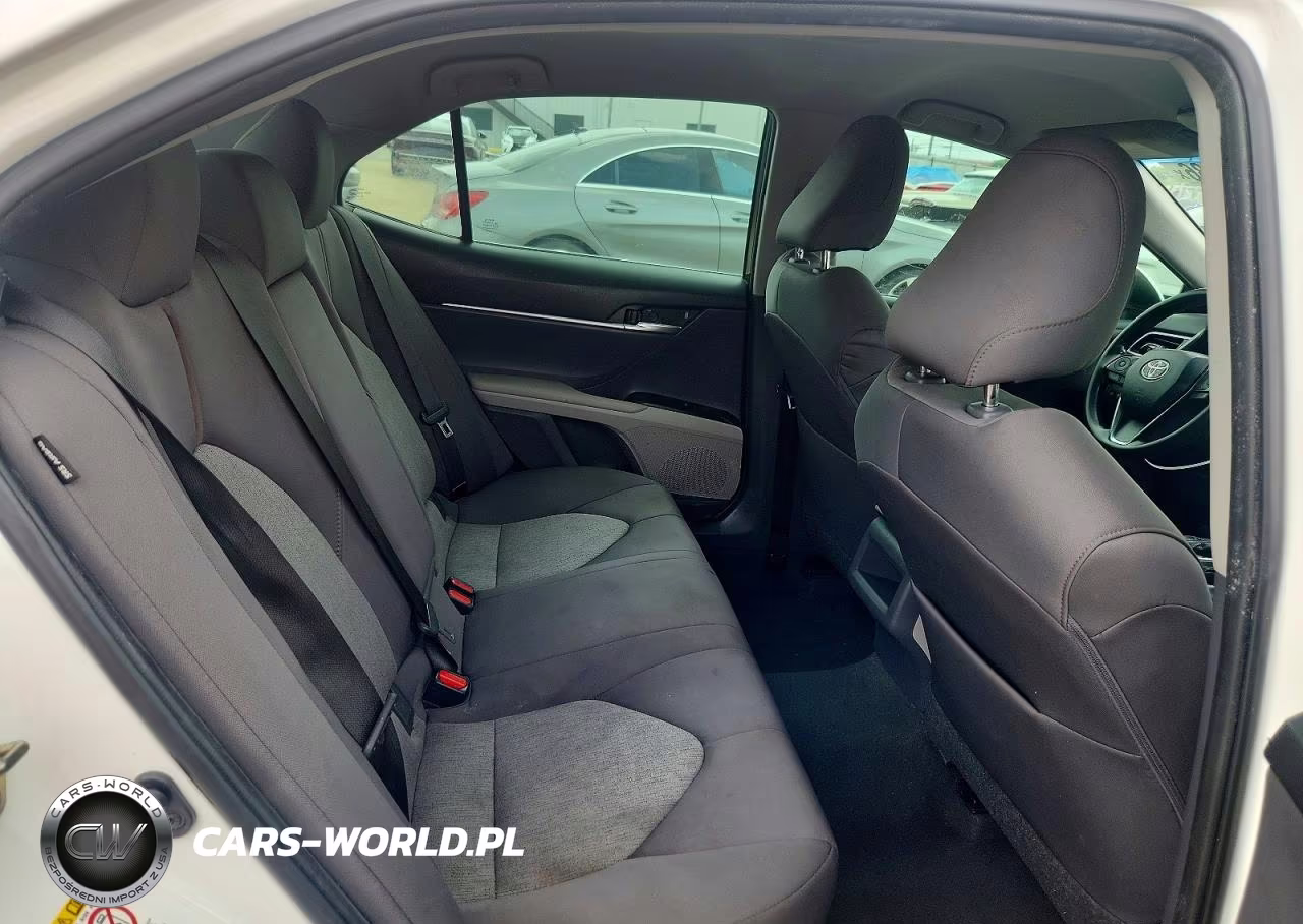 2018 Toyota Camry Le VIN:4T1B11HK5JU074019 - 10