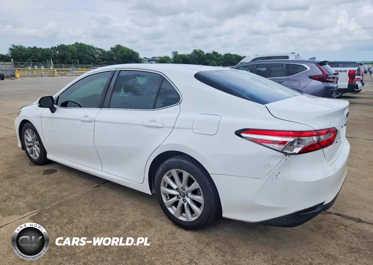 2018 Toyota Camry Le VIN:4T1B11HK5JU074019 - 2