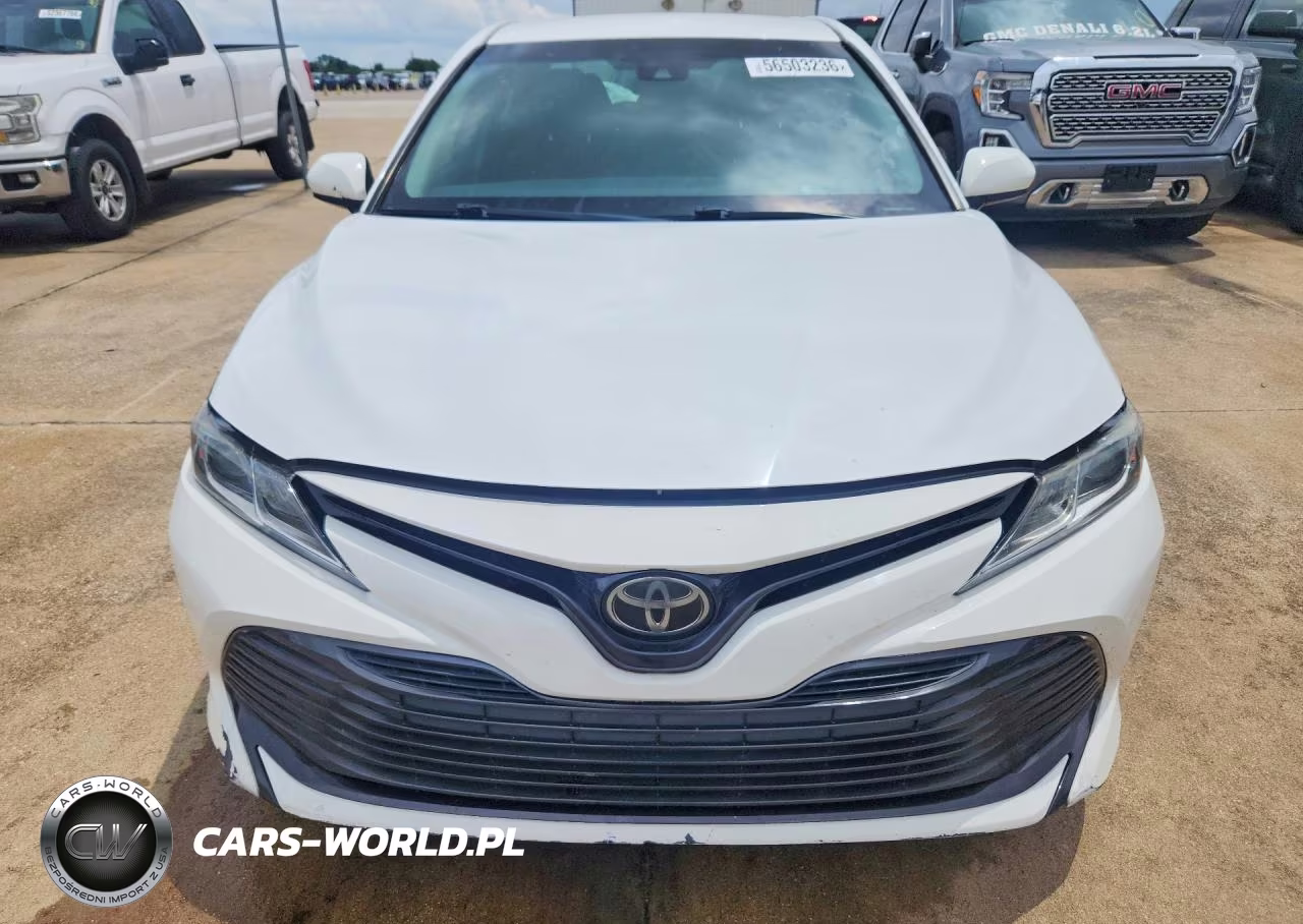 2018 Toyota Camry Le VIN:4T1B11HK5JU074019 - 5