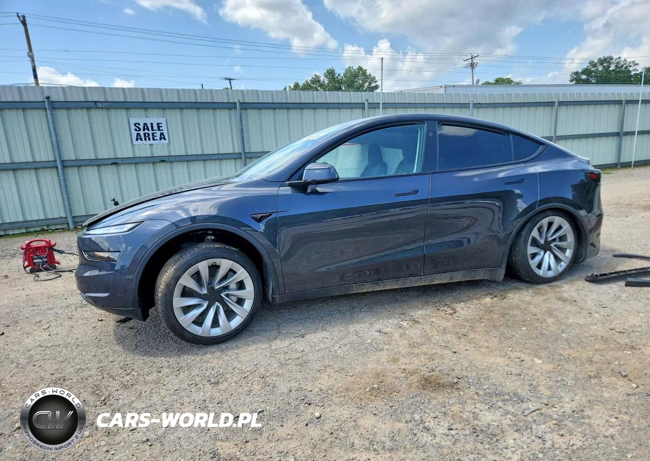 2026 Tesla Model Y – zdjęcie 1 z 13