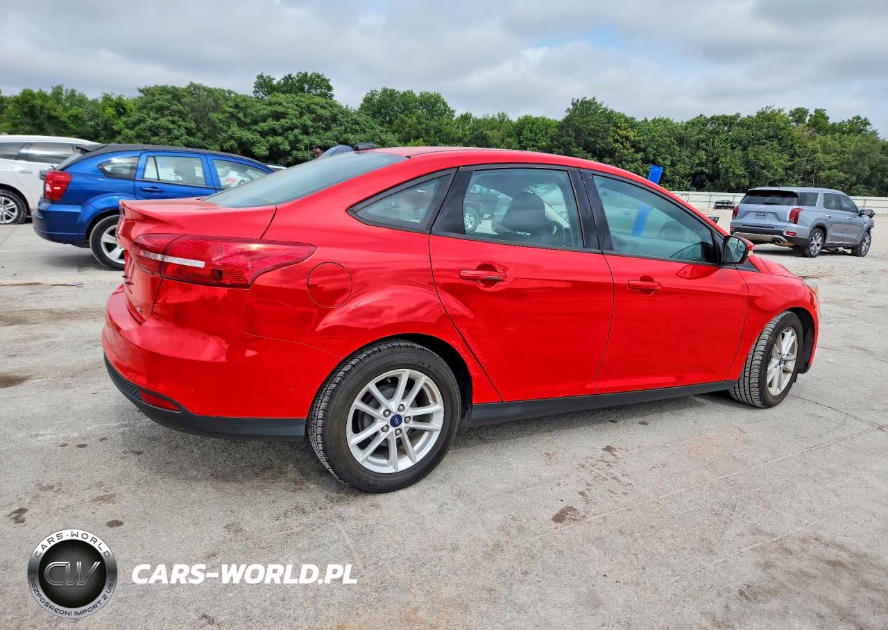 2017 Ford Focus Se VIN:1FADP3F28HL207999 - 3