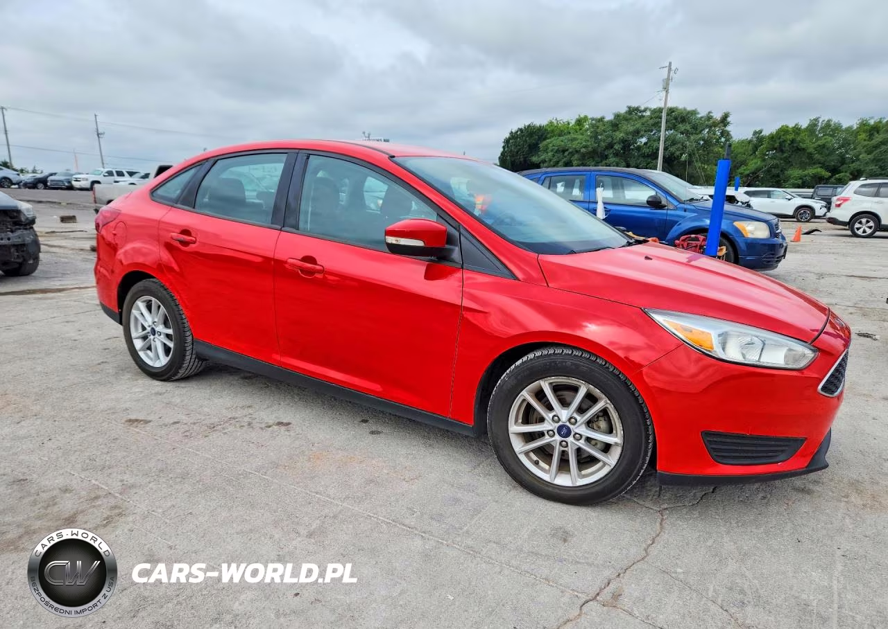 2017 Ford Focus Se VIN:1FADP3F28HL207999 - 4