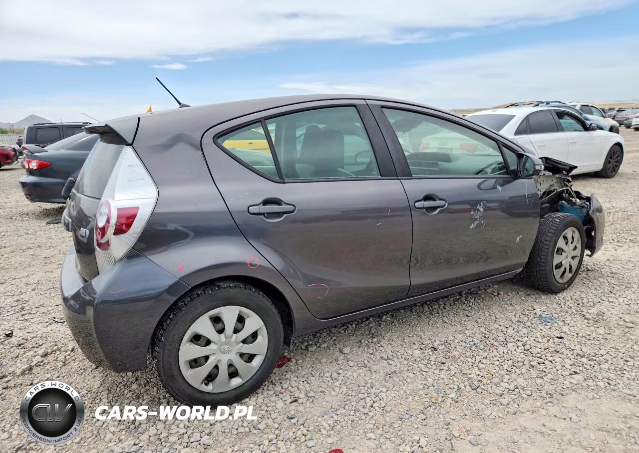 2014 Toyota Prius C One VIN:JTDKDTB32E1566944 - 3