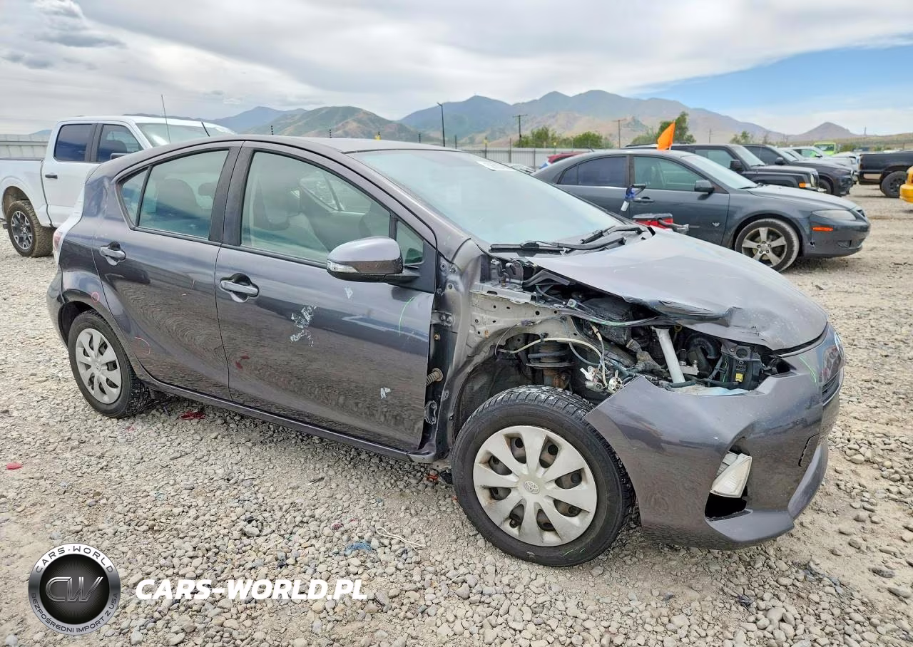 2014 Toyota Prius C One VIN:JTDKDTB32E1566944 - 4