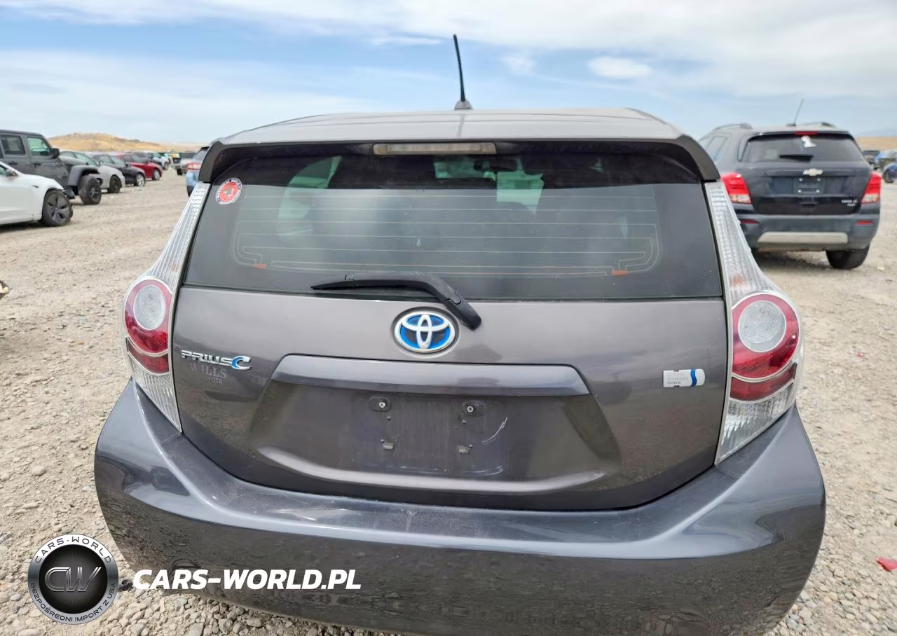 2014 Toyota Prius C One VIN:JTDKDTB32E1566944 - 6