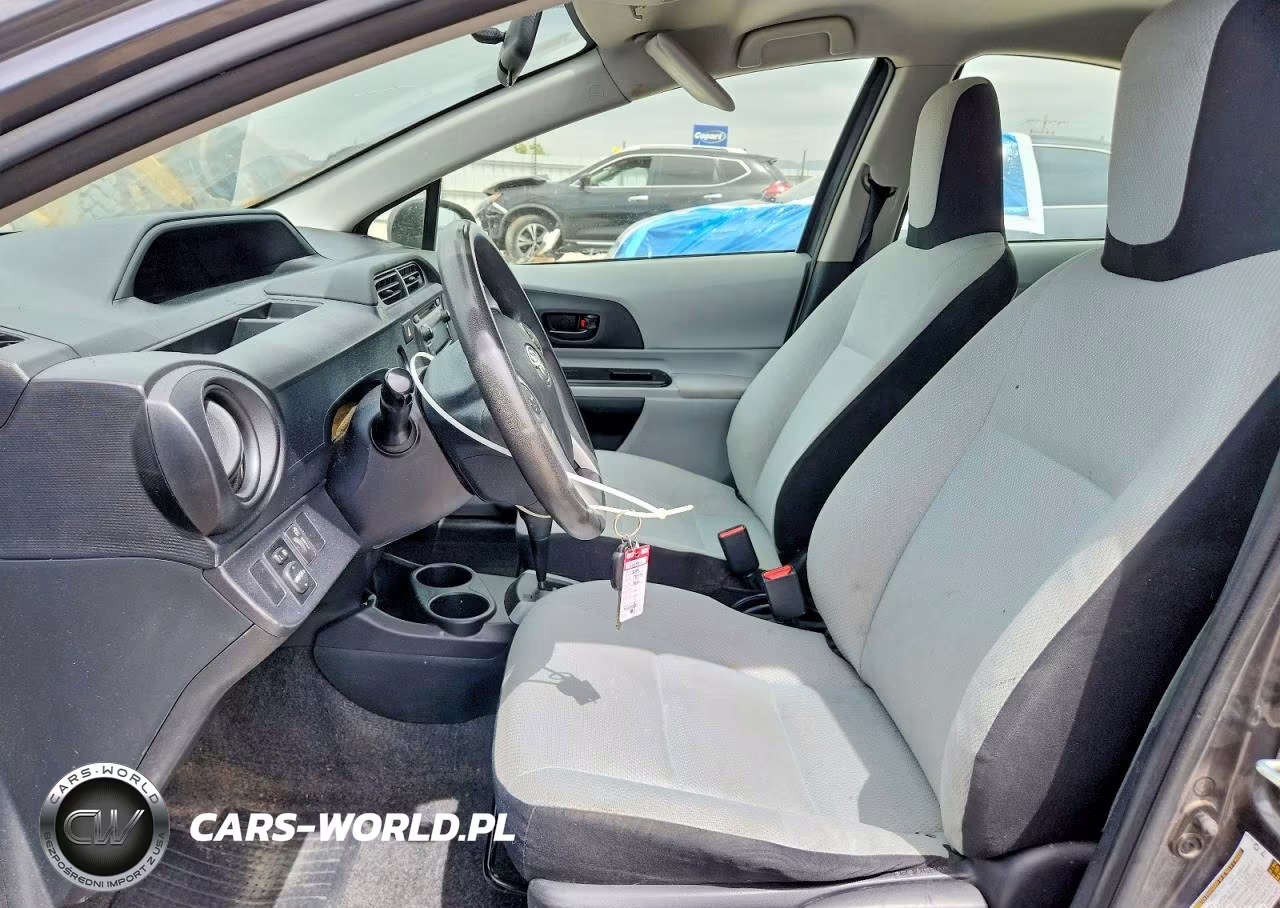 2014 Toyota Prius C One VIN:JTDKDTB32E1566944 - 7