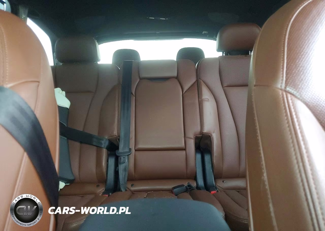 2018 Audi Q7 Prestige VIN:WA1VAAF75JD052385 - 10
