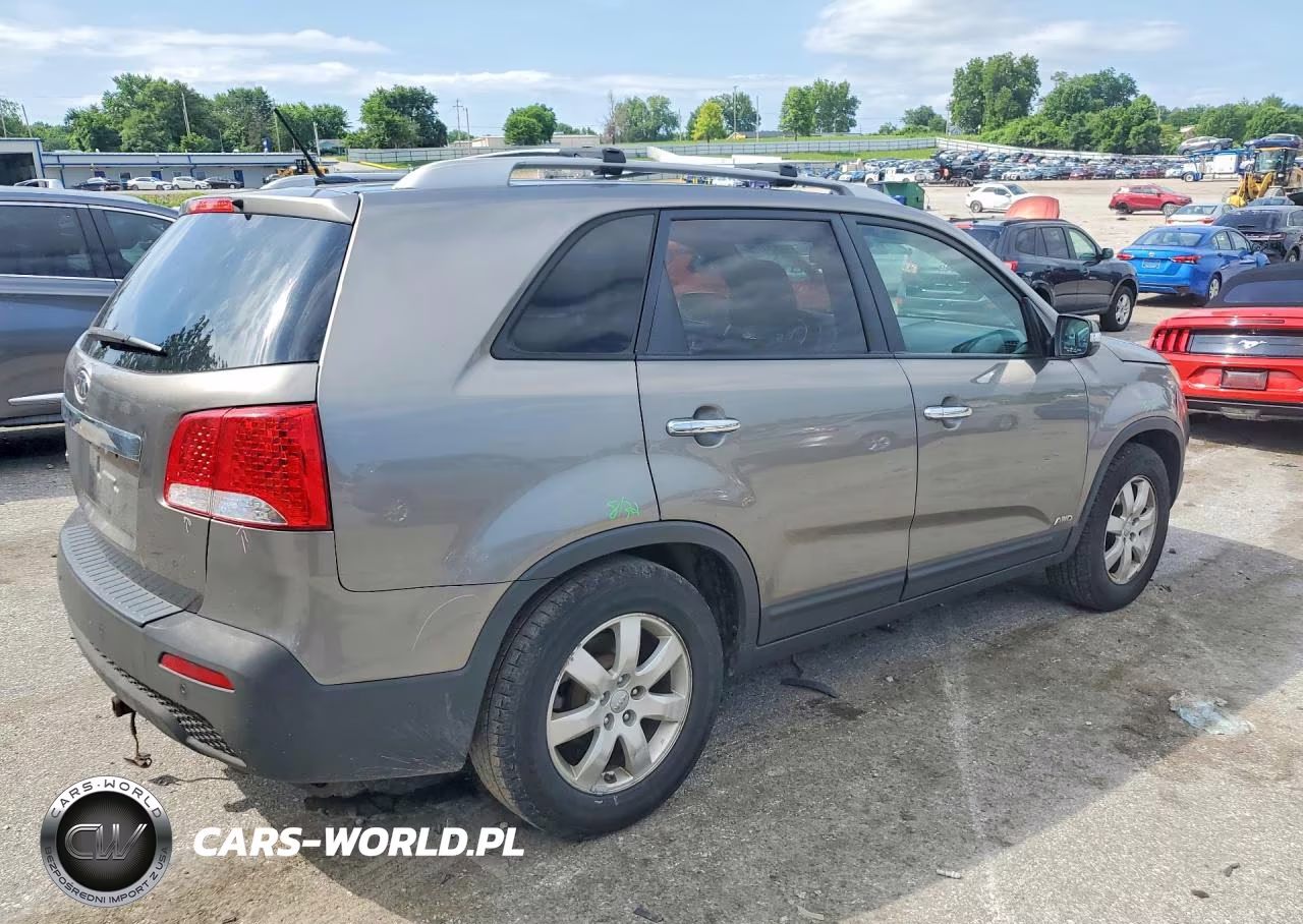 2013 Kia Sorento Lx VIN:5XYKTCA68DG322289 - 3