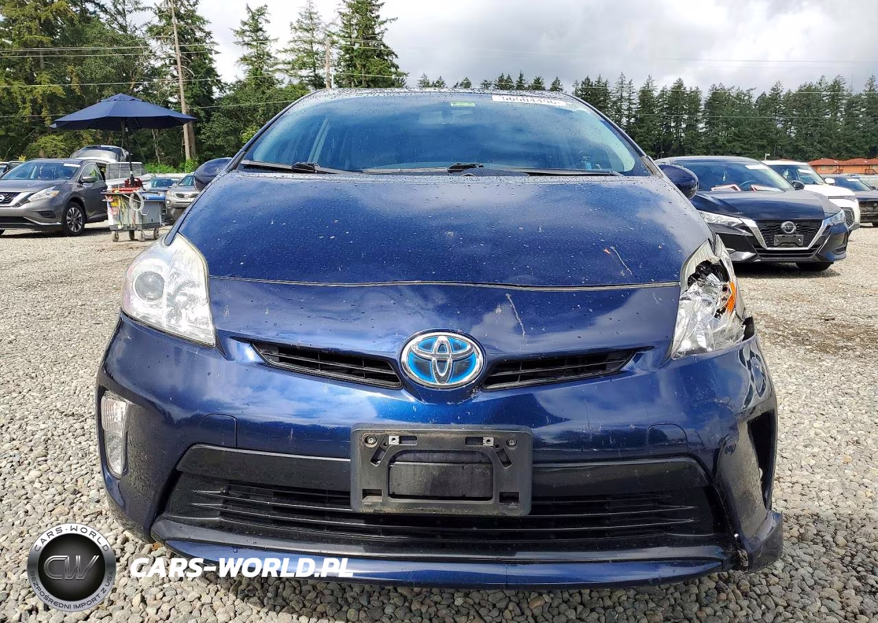 2015 Toyota Prius Two VIN:JTDKN3DUXF1899316 - 5