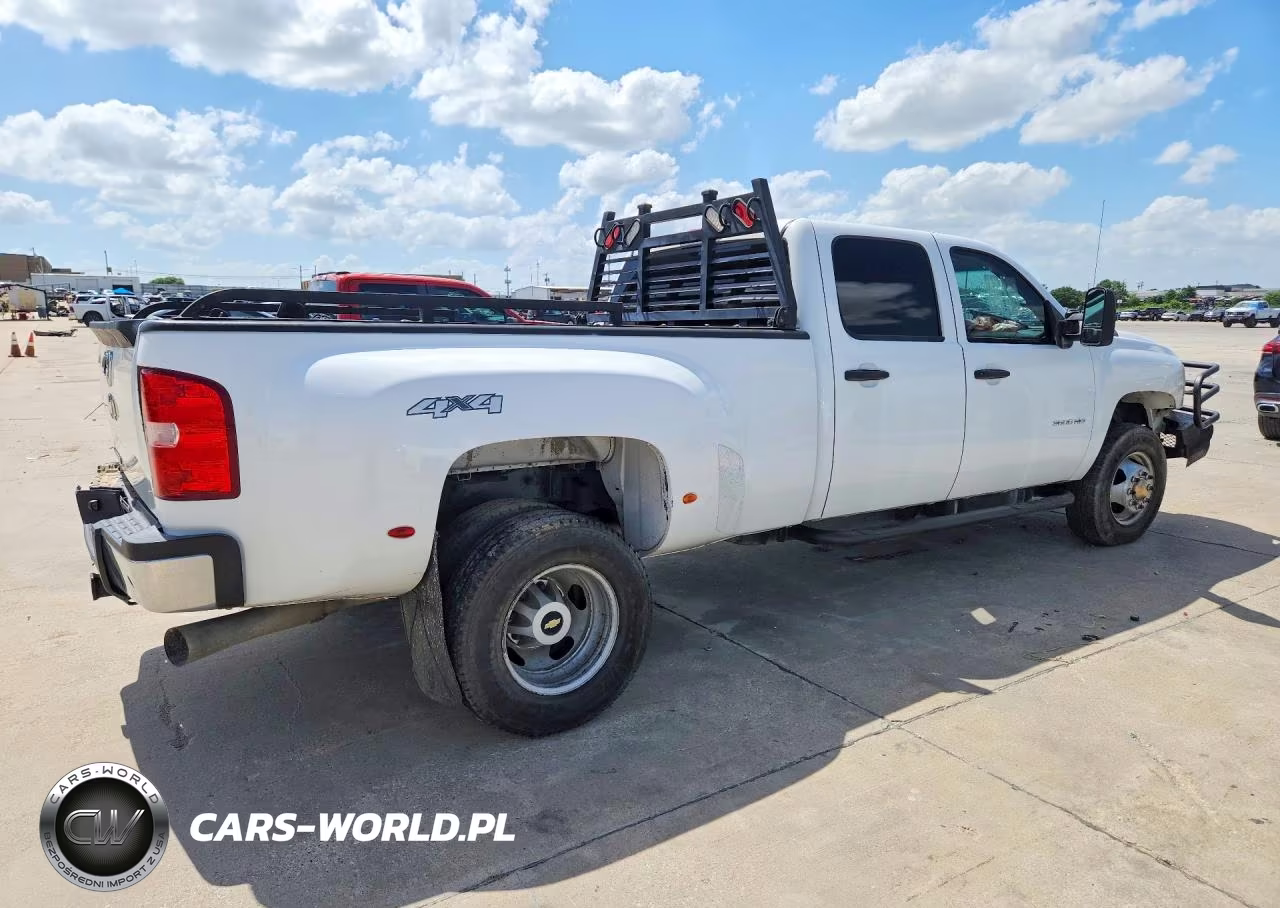2011 Chevrolet Silverado K3500 VIN:1GC4KZC8XBF198717 - 3
