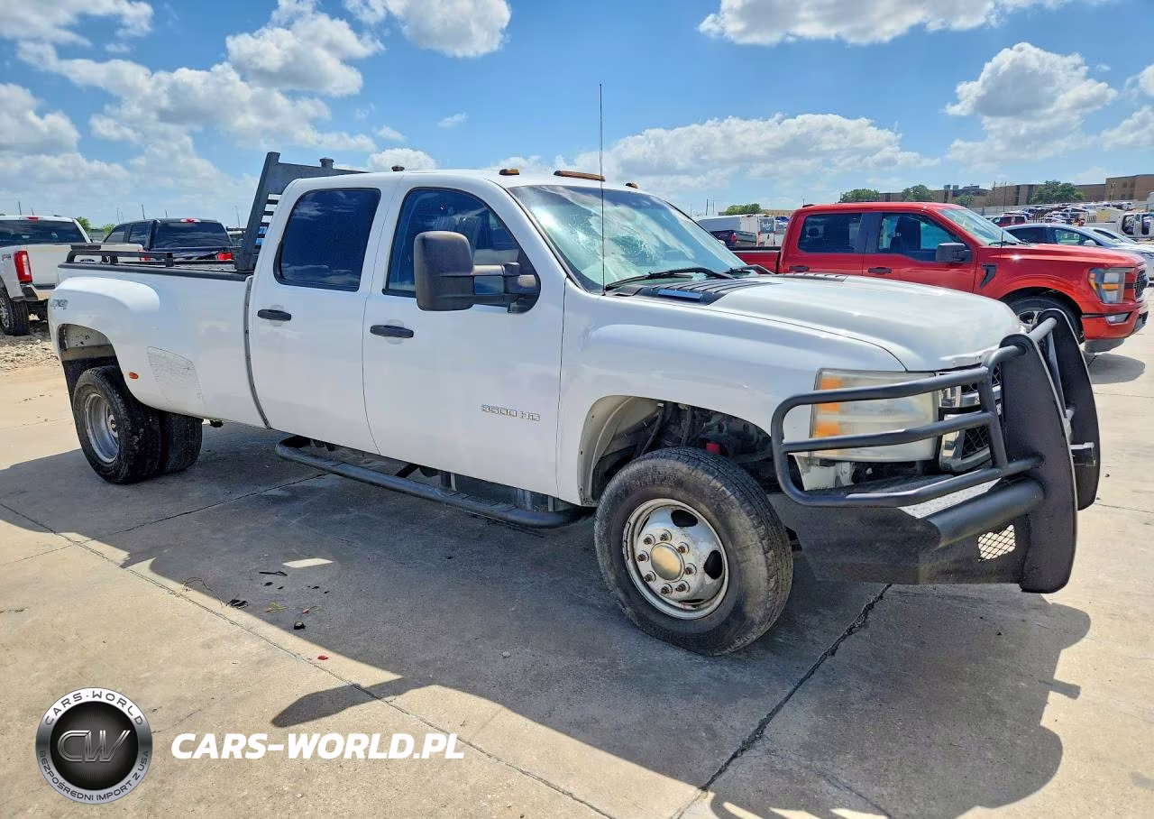 2011 Chevrolet Silverado K3500 VIN:1GC4KZC8XBF198717 - 4