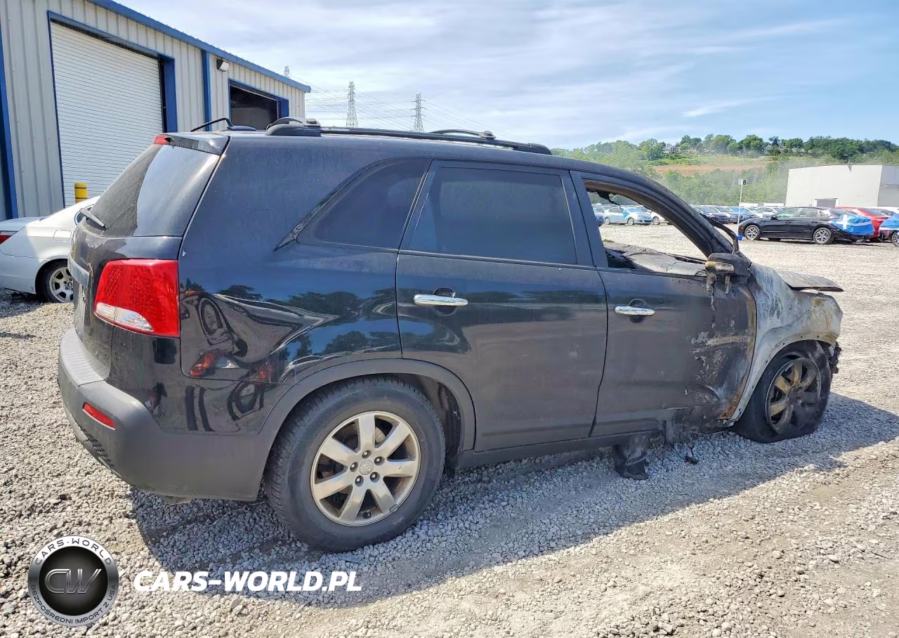 2013 Kia Sorento Lx VIN:5XYKTCA6XDG411457 - 3