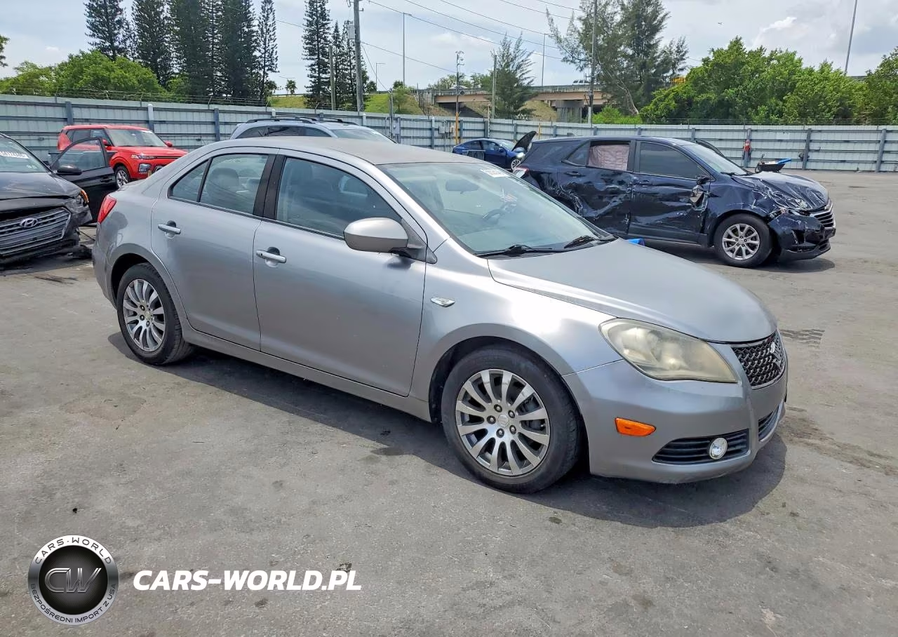 2013 Suzuki Kizashi Se VIN:JS2RE9A38D6100314 - 4