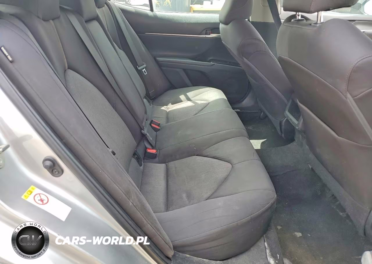 2018 Toyota Camry Le VIN:4T1B11HK9JU110973 - 10