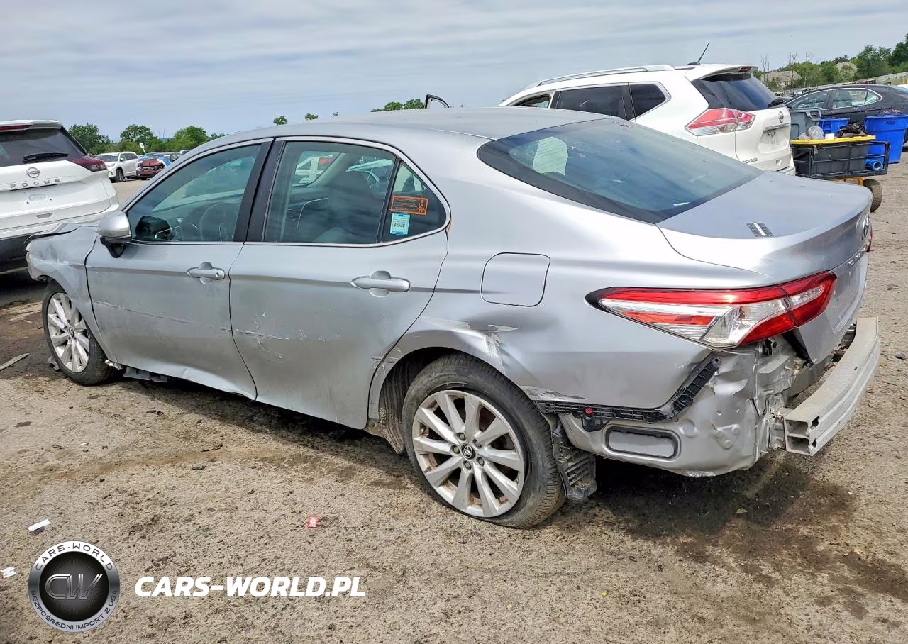 2018 Toyota Camry Le VIN:4T1B11HK9JU110973 - 2