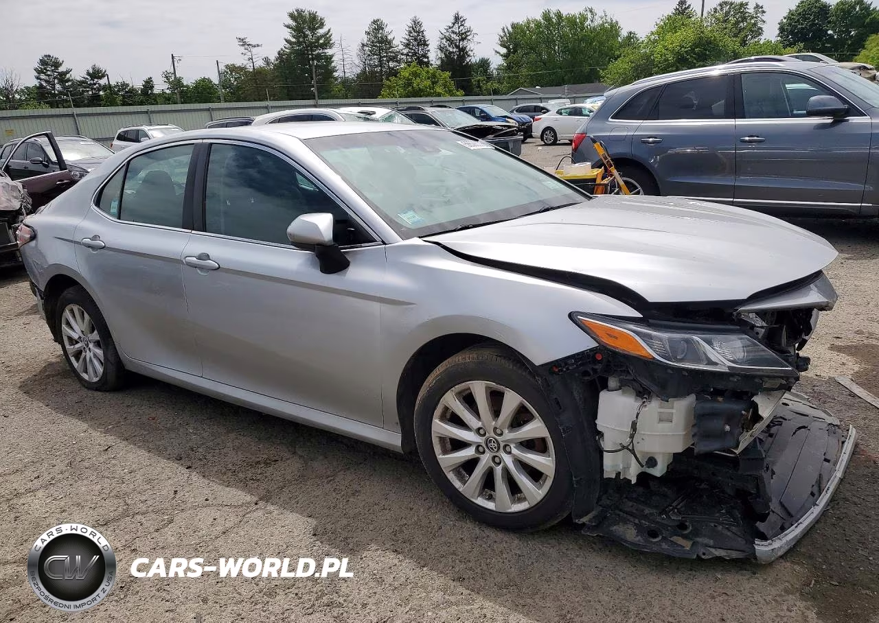 2018 Toyota Camry Le VIN:4T1B11HK9JU110973 - 4