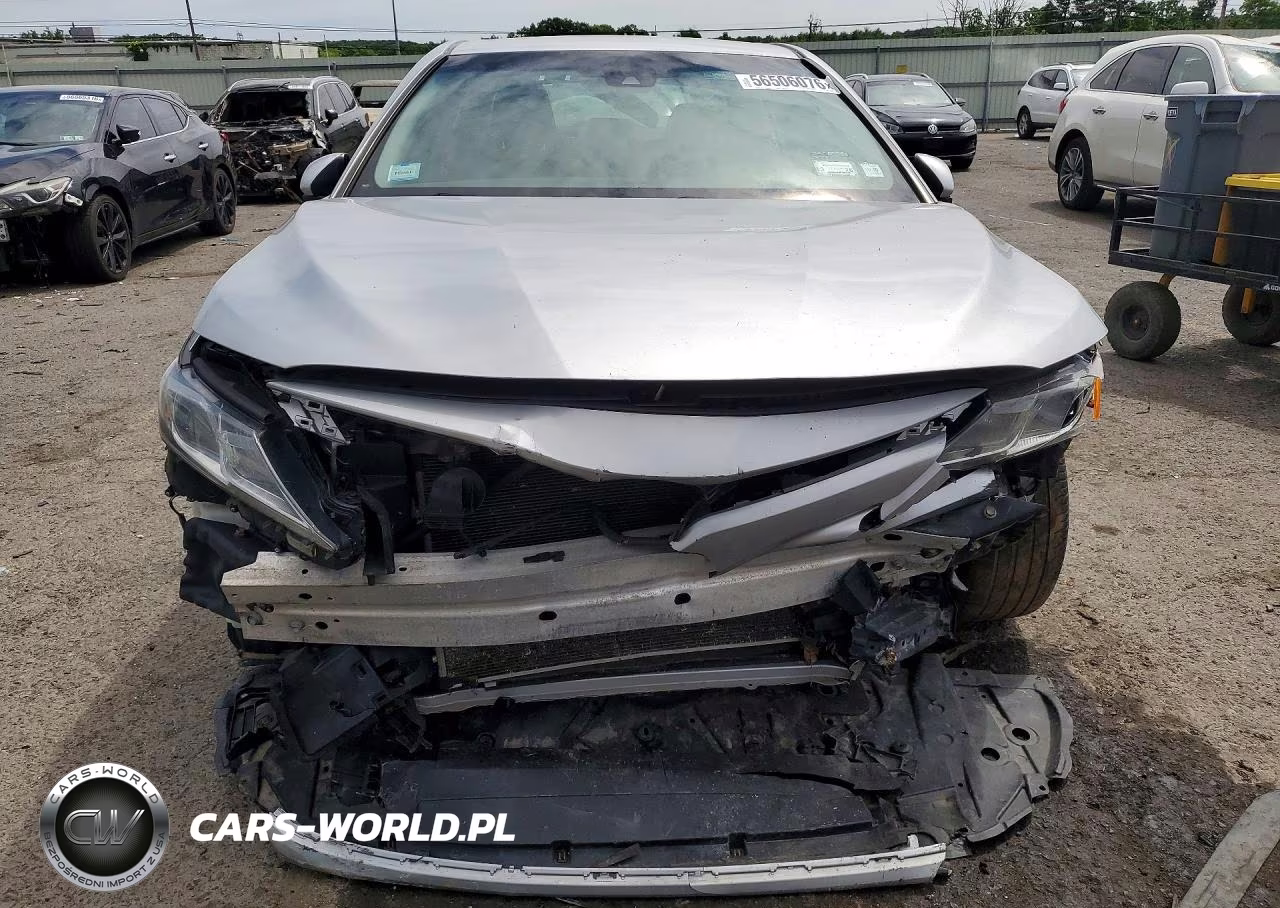 2018 Toyota Camry Le VIN:4T1B11HK9JU110973 - 5
