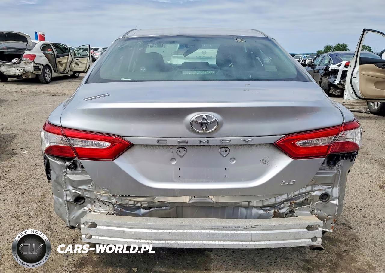 2018 Toyota Camry Le VIN:4T1B11HK9JU110973 - 6