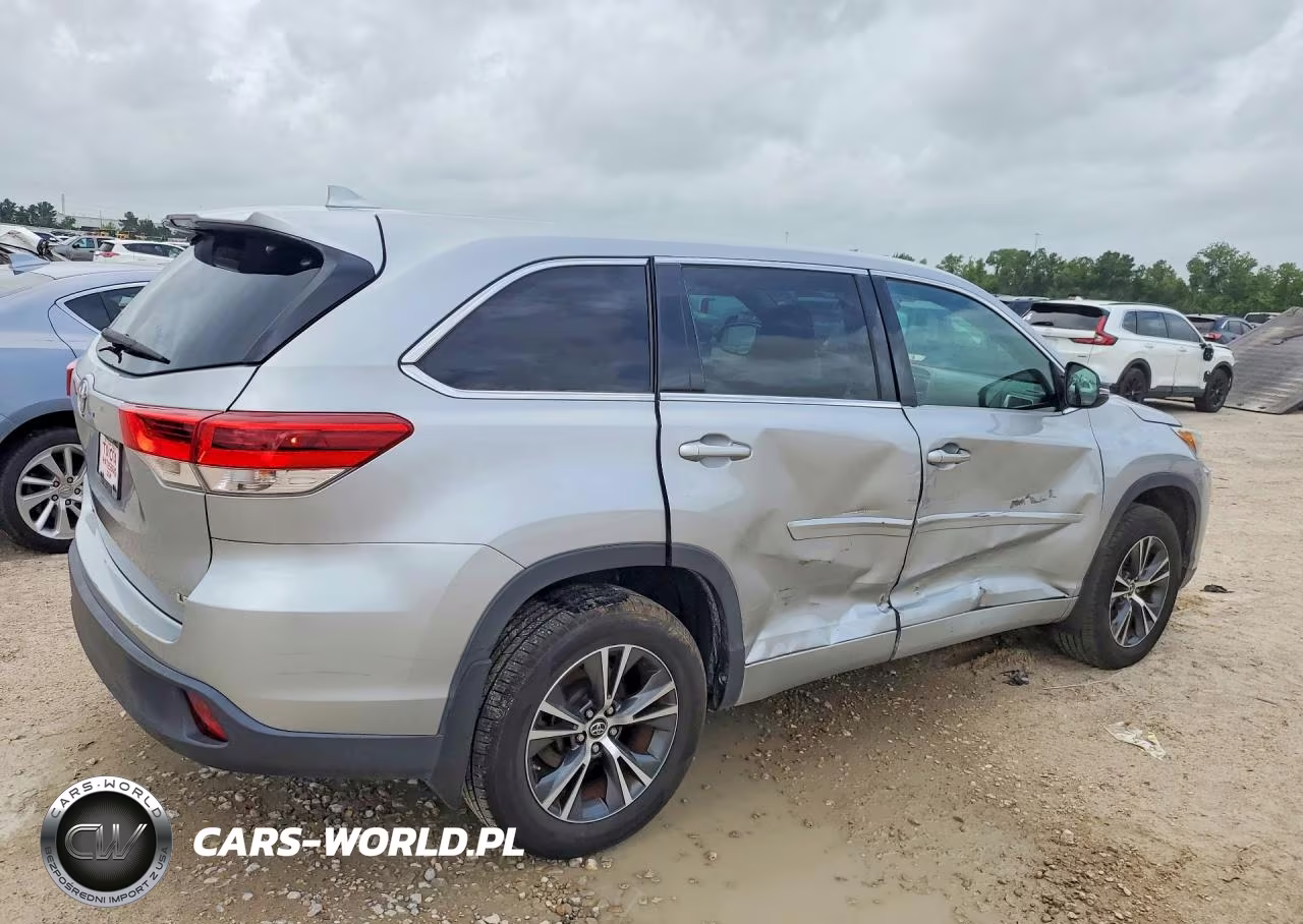 2017 Toyota Highlander Le Plus VIN:5TDZZRFH5HS190577 - 3