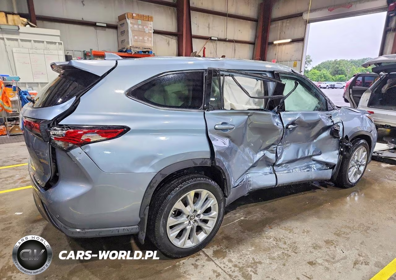 2022 Toyota Highlander Limited VIN:5TDDZRBH9NS213046 - 3