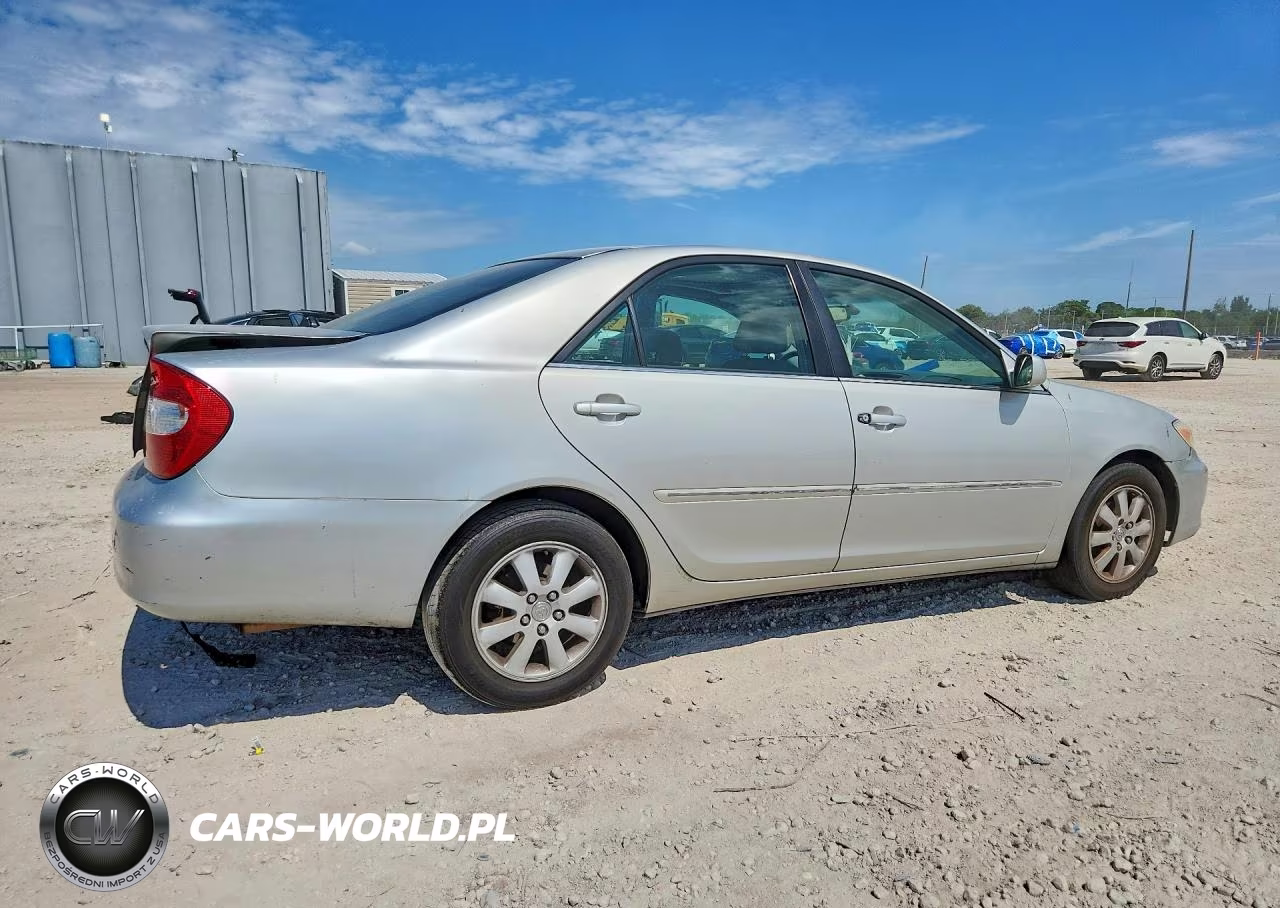 2003 Toyota Camry Xle VIN:4T1BE32K33U780269 - 3