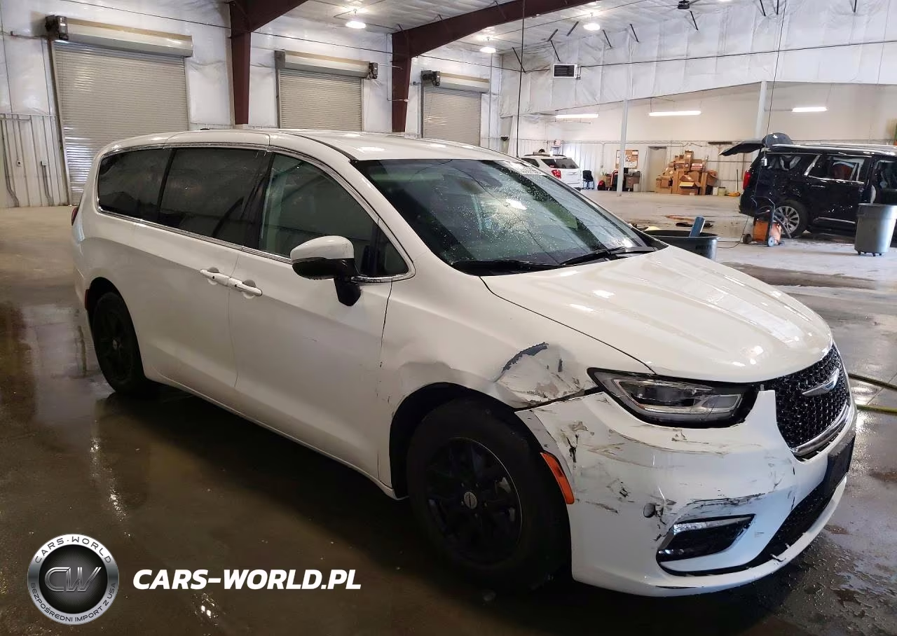 2023 Chrysler Pacifica Touring L VIN:2C4RC1BG9PR579620 - 4