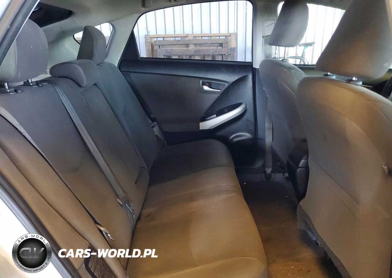 2015 Toyota Prius Two VIN:JTDKN3DU1F1929884 - 10
