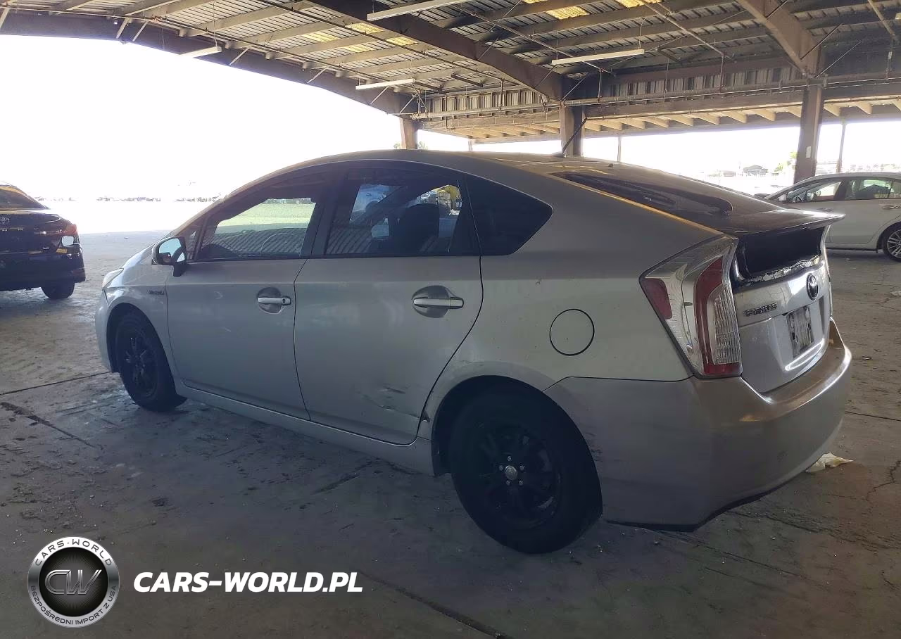 2015 Toyota Prius Two VIN:JTDKN3DU1F1929884 - 2