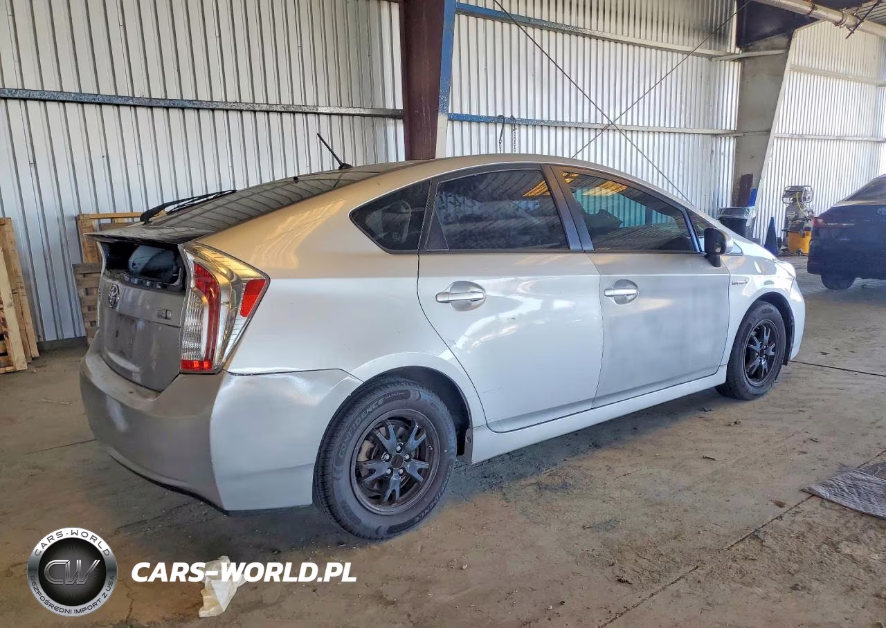 2015 Toyota Prius Two VIN:JTDKN3DU1F1929884 - 3