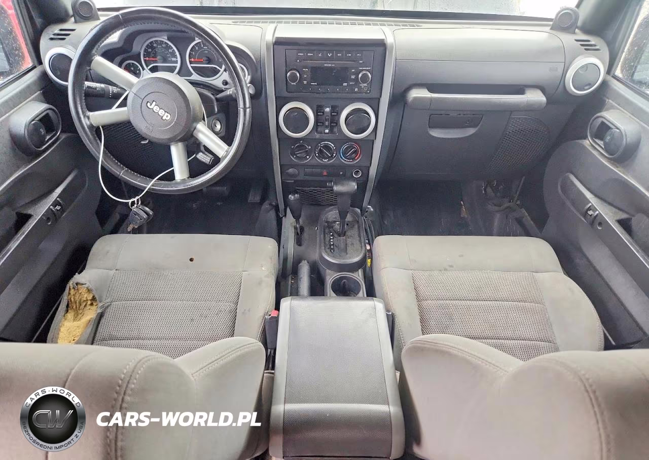 2009 Jeep Wrangler Unlimited Sahara VIN:1J4GA59129L751093 - 8
