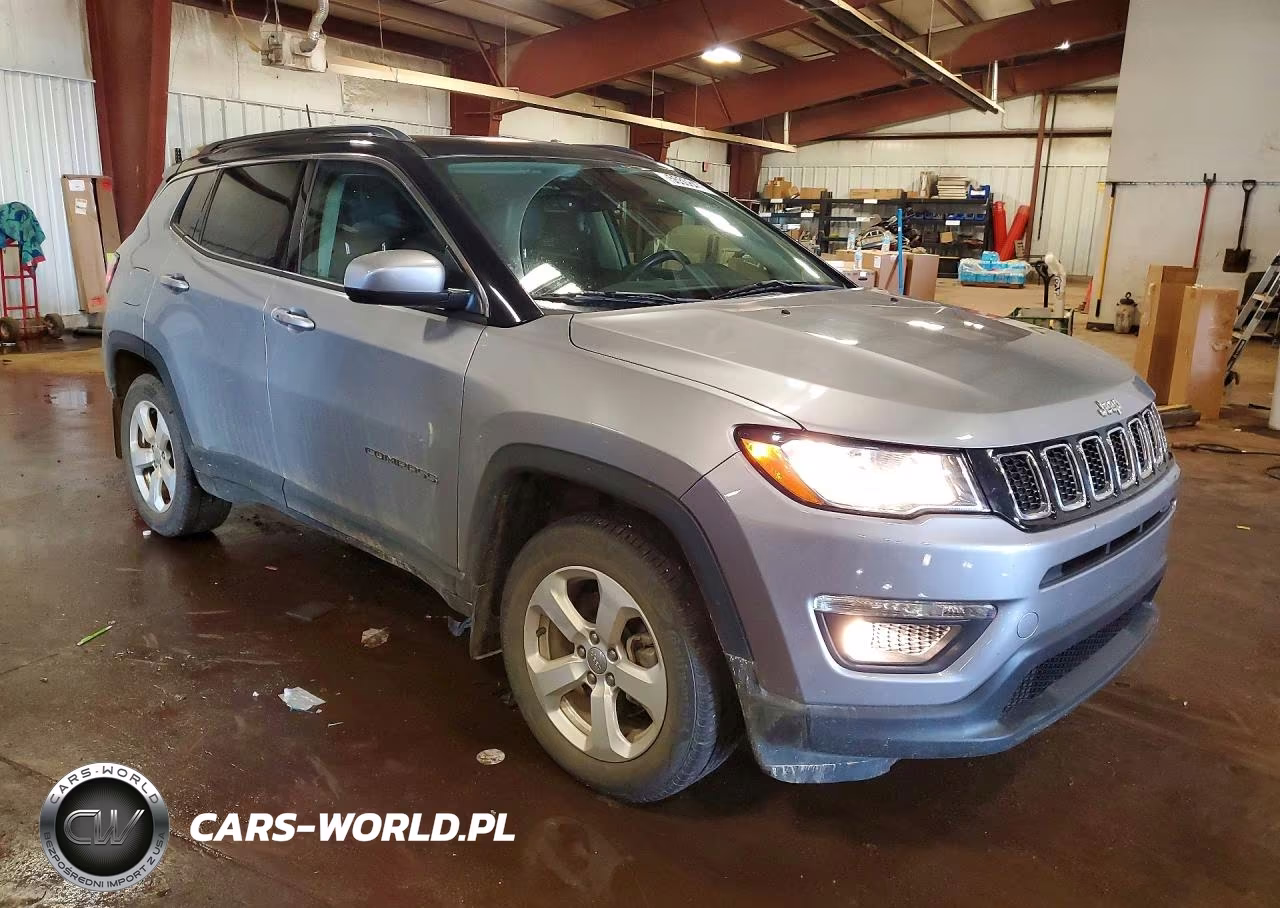 2018 Jeep Compass Latitude VIN:3C4NJDBB9JT313660 - 4