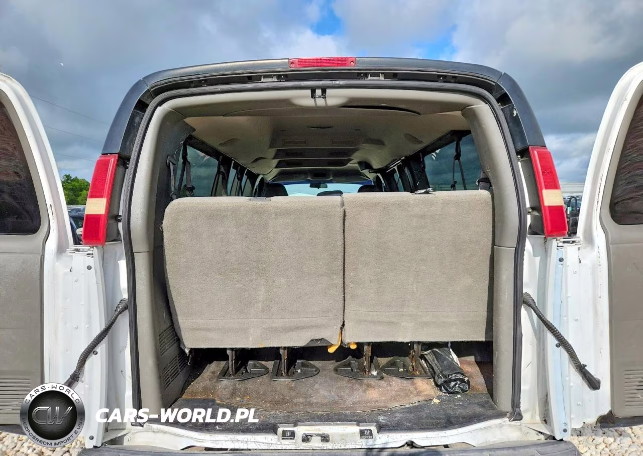 2008 Chevrolet Express G3500 VIN:1GAHG39K981220899 - 10