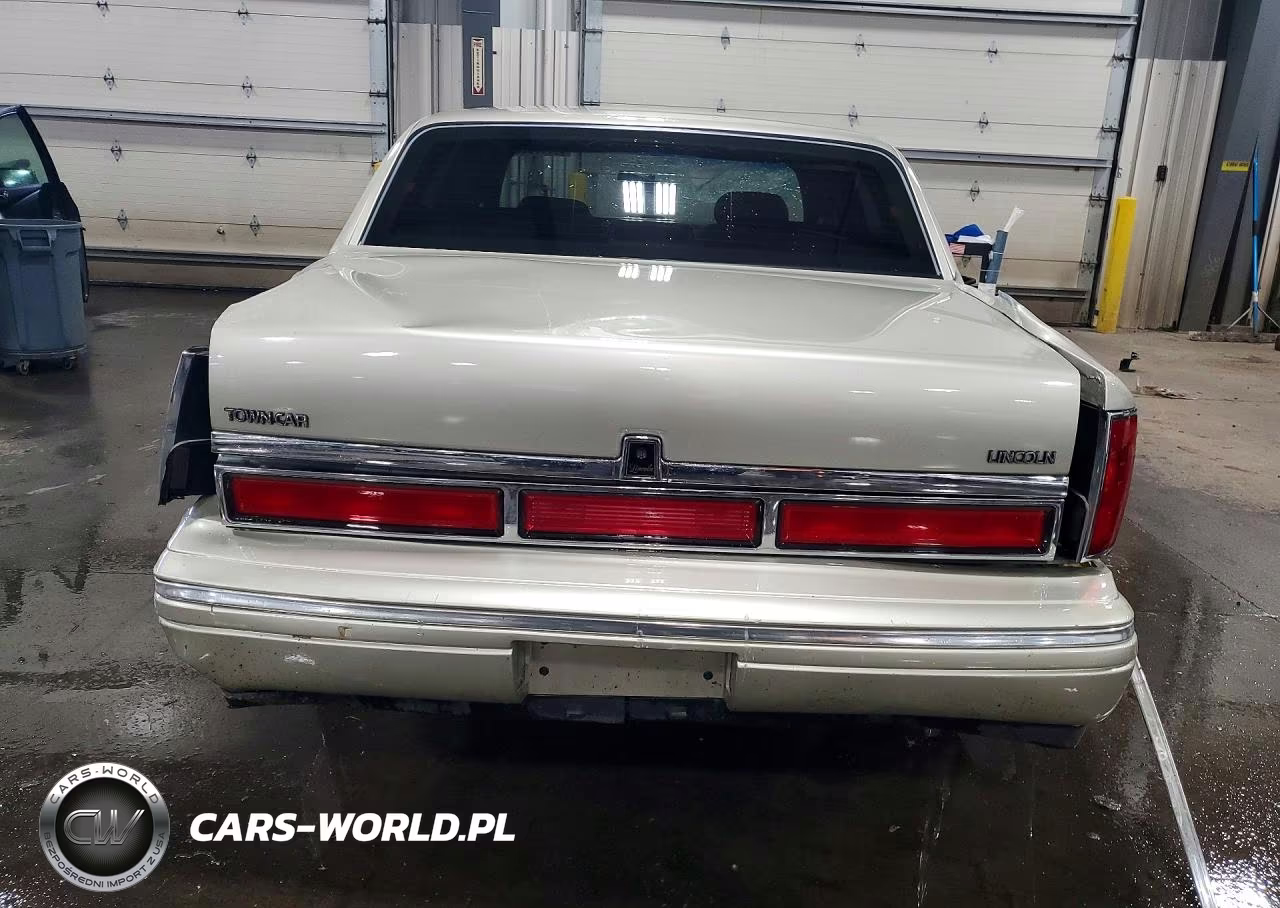1997 Lincoln Town Car Executive VIN:1LNLM81W0VY754975 - 6
