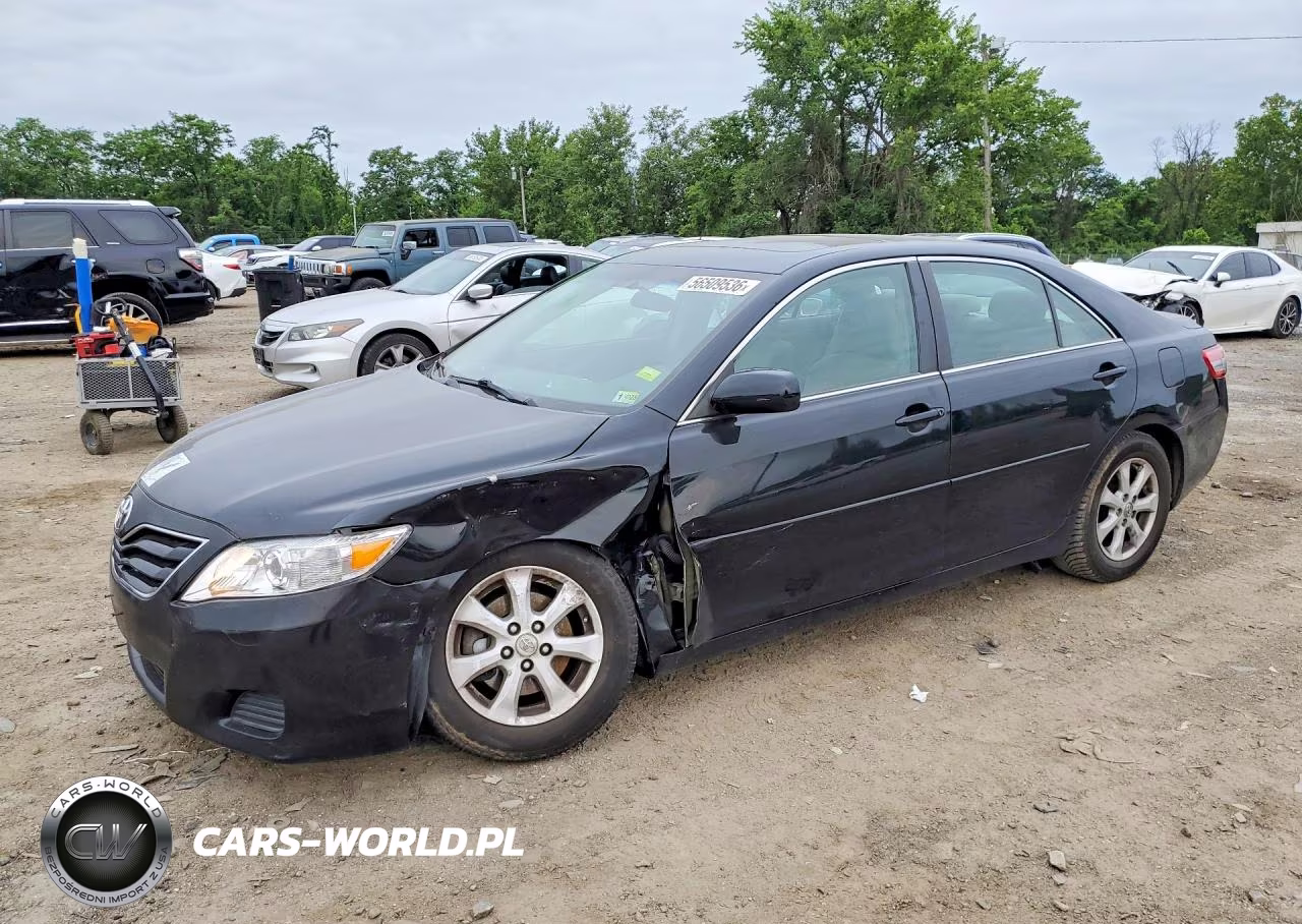 2011 Toyota Camry Le – zdjęcie 1 z 13