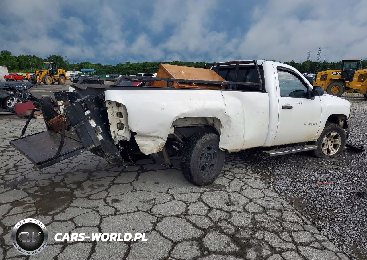 2011 Chevrolet Silverado C1500 VIN:1GCNCPEA3BZ454815 - 3